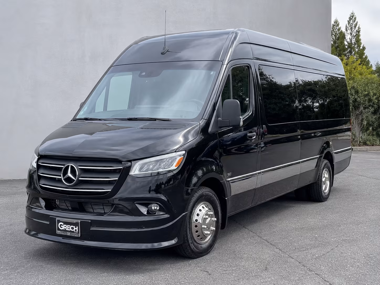 Fort Worth Airport Shuttle & Transportation party bus exterior