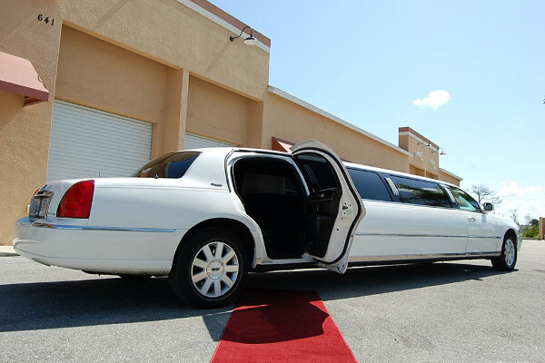 Fort Worth White Lincoln Stretch Limo